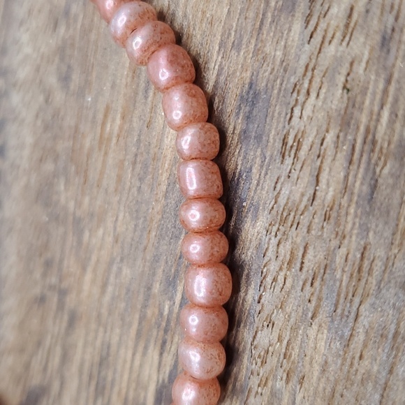 Milky pink czech glass beaded bracelet B3137 - Picture 2 of 2